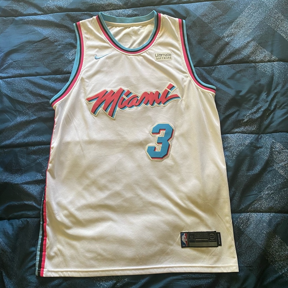Dwayne Wade - Miami Heat - Nike Swingman Jersey